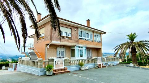 Casa en venta en Cacicedo dos viviendas, terreno, garaje y un potencial único.