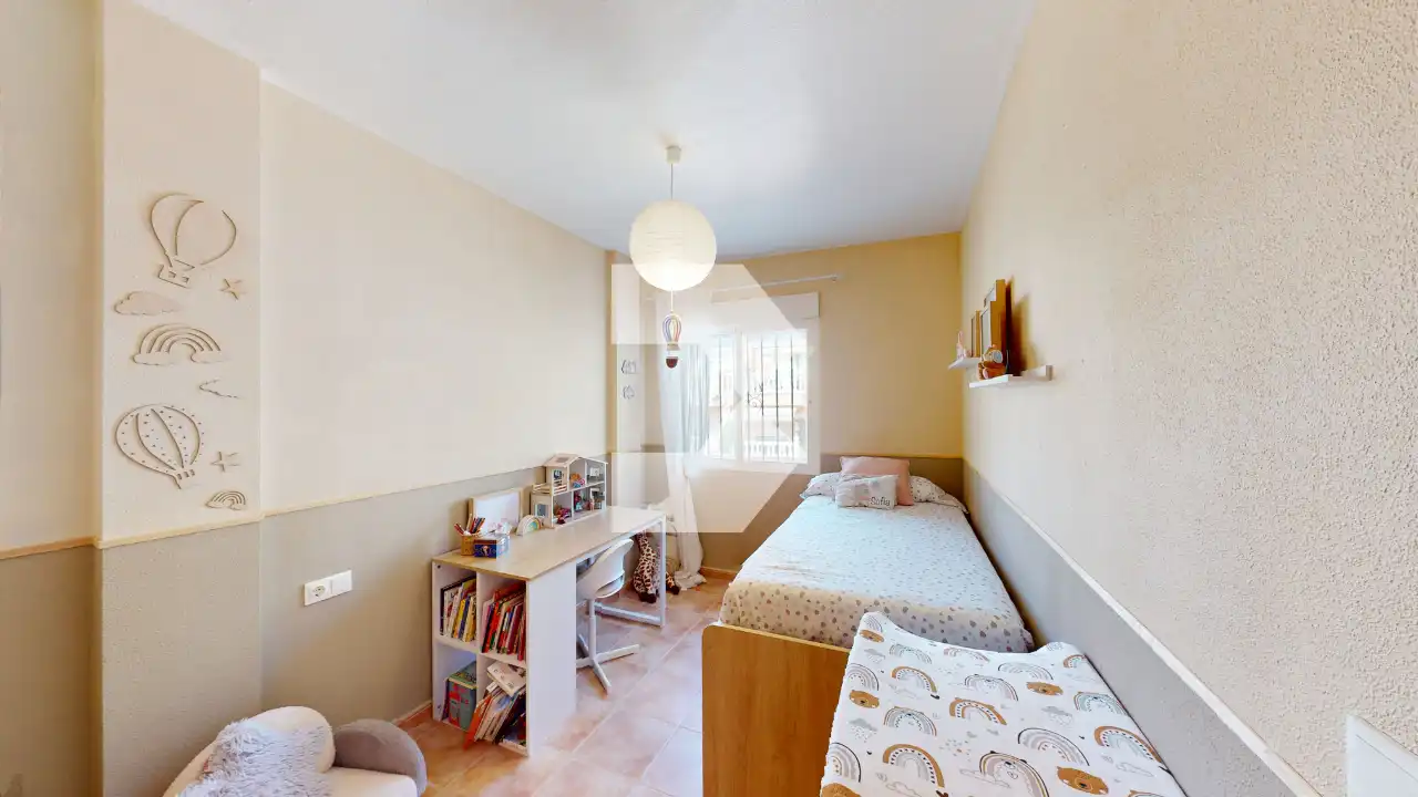Schlafzimmer von Einfamilien-Reihenhaus zum Verkauf in Mutxamel mit Klimaanlage, Heizung und Terrasse