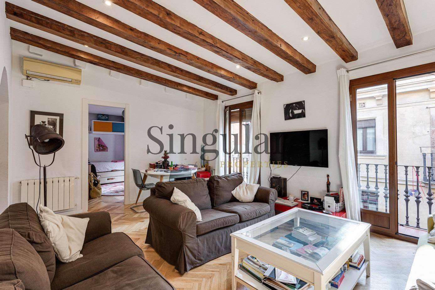 Living room of Flat for sale in  Barcelona Capital  with Air Conditioner, Heating and Parquet flooring