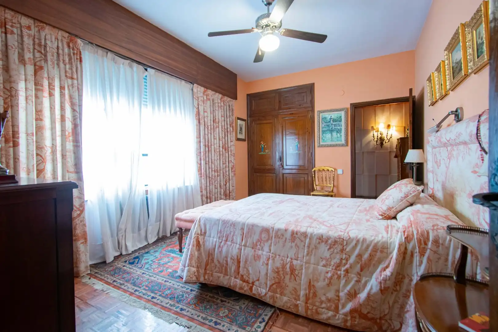 Schlafzimmer von Dachboden zum Verkauf in Sevilla mit Terrasse