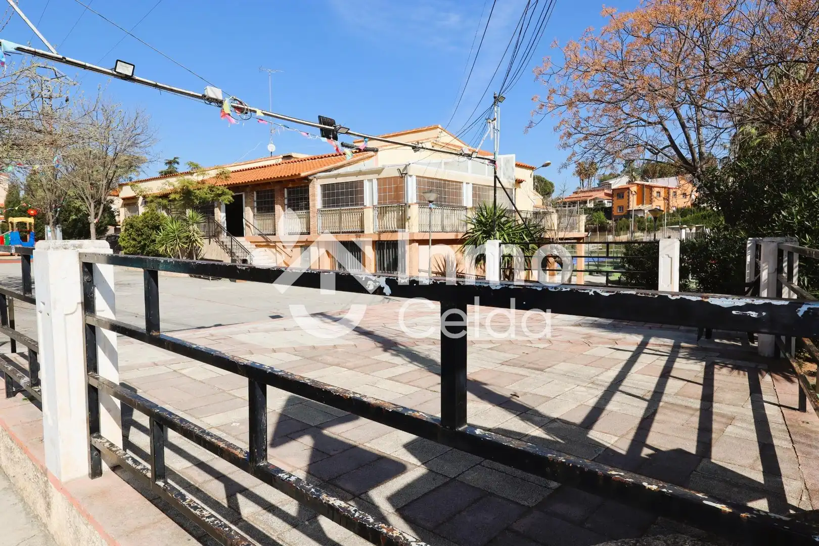 Vista exterior de Casa adosada en venta en Chiva con Aire acondicionado, Calefacción y Jardín privado