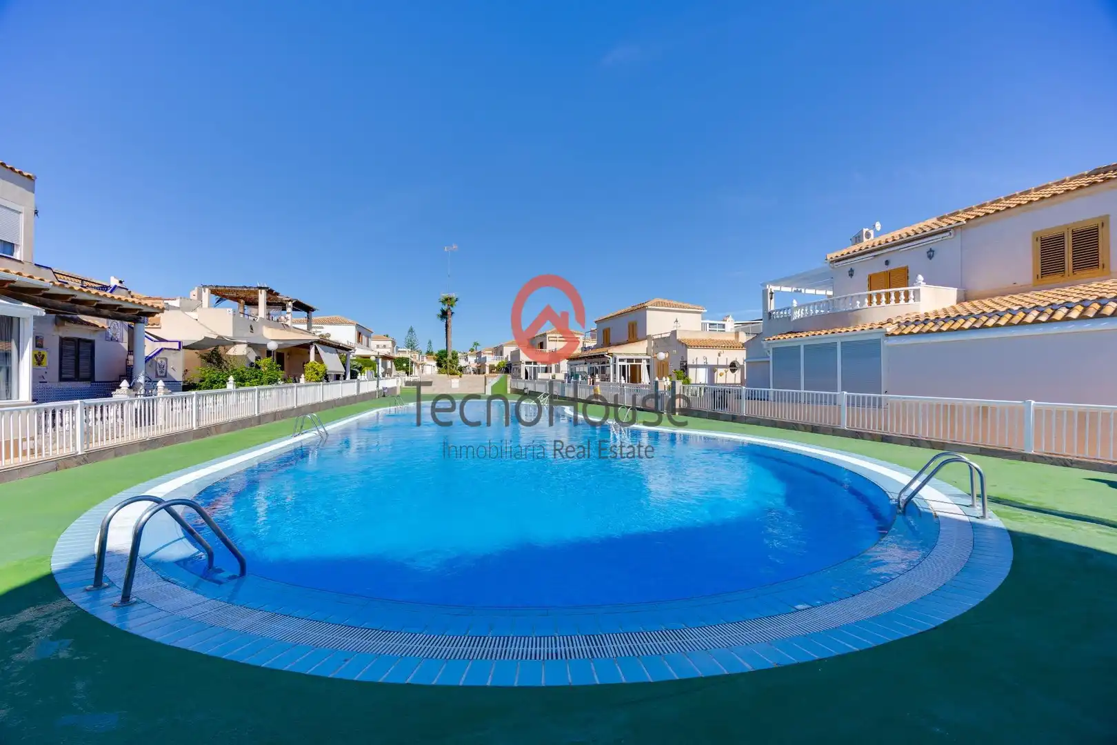 Vista exterior de Casa adosada en venta en Orihuela con Aire acondicionado, Jardín privado y Amueblado