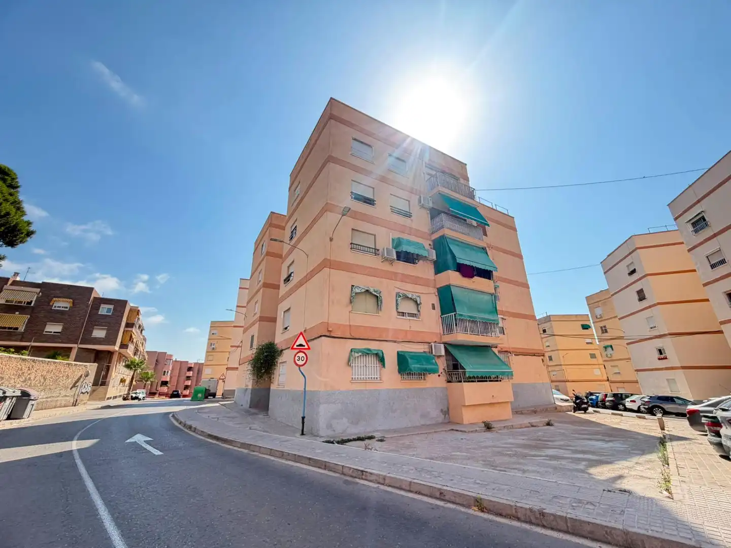 Vista exterior de Pis en venda en Alicante / Alacant amb Aire condicionat, Terrassa i Moblat