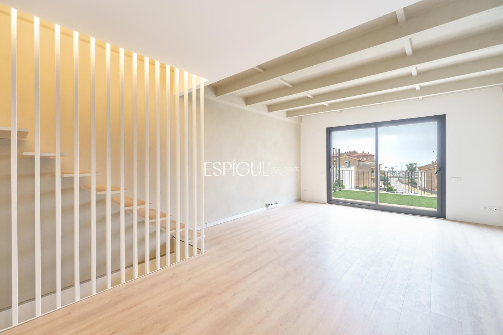 Living room of Single-family semi-detached for sale in Sant Andreu de Llavaneres  with Air Conditioner, Heating and Private garden