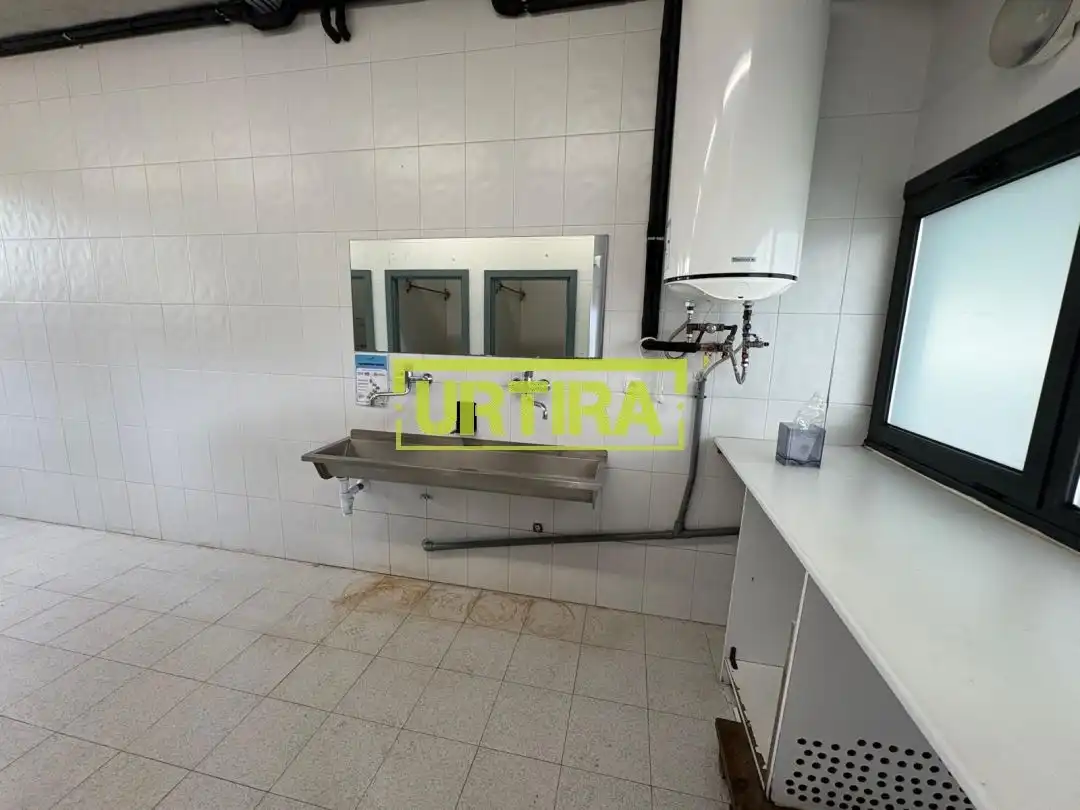 Badezimmer von Fabrikhallen zum Verkauf in Hernani
