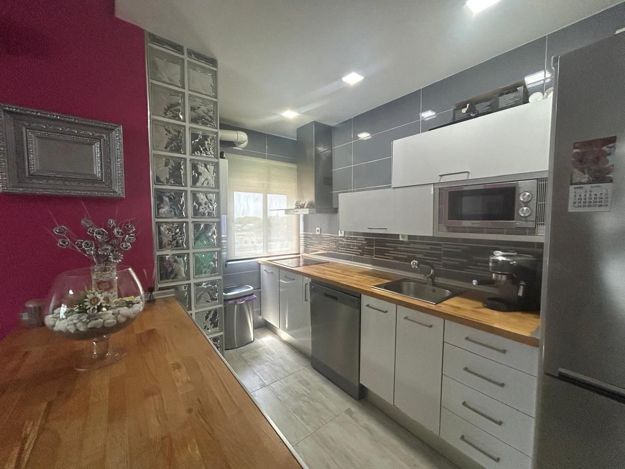 Kitchen of Flat for sale in Dos Hermanas  with Air Conditioner