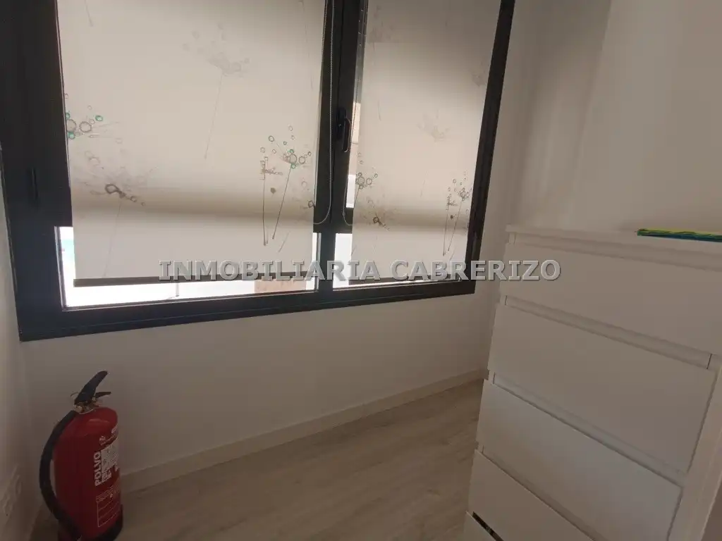 Schlafzimmer von Büro zum Verkauf in  Logroño mit Klimaanlage, Heizung und Möbliert