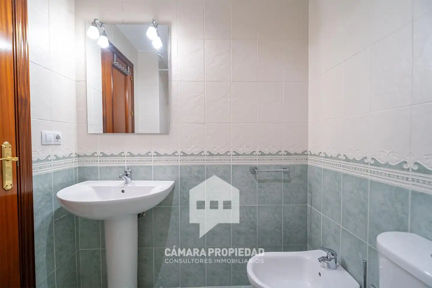 Baño de Piso en venta en Huelva con Aire acondicionado y Terraza