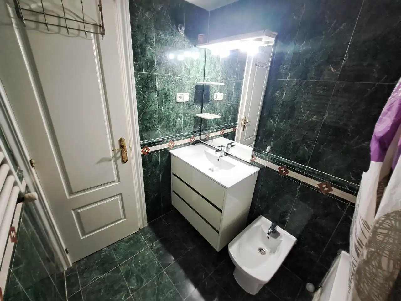 Baño de Apartamento de alquiler en Zaragoza con Aire acondicionado, Calefacción y Parquet