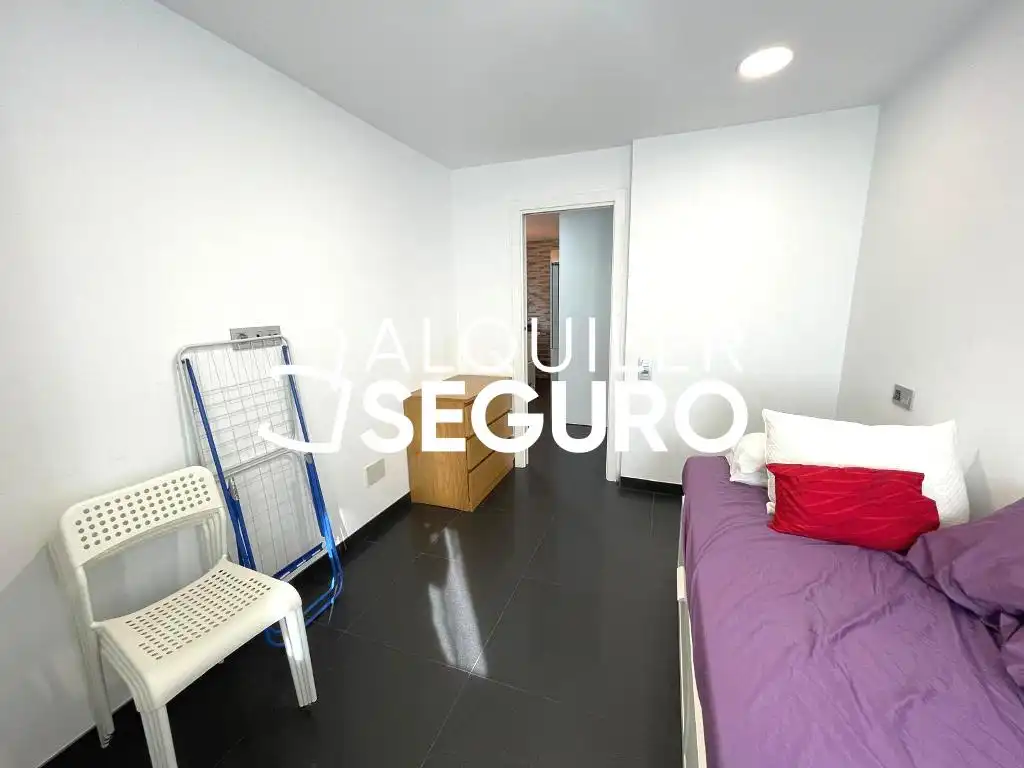 Bedroom of Flat for rent in Madrid  with Air Conditioner, Heating and Furnished