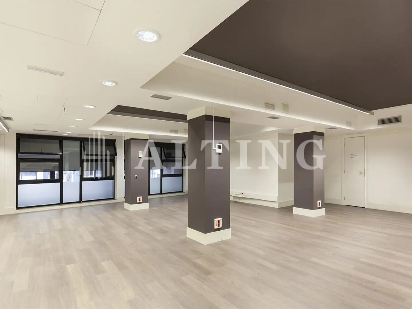 Local comercial de lloguer a Carrer Calabria, imagen 4