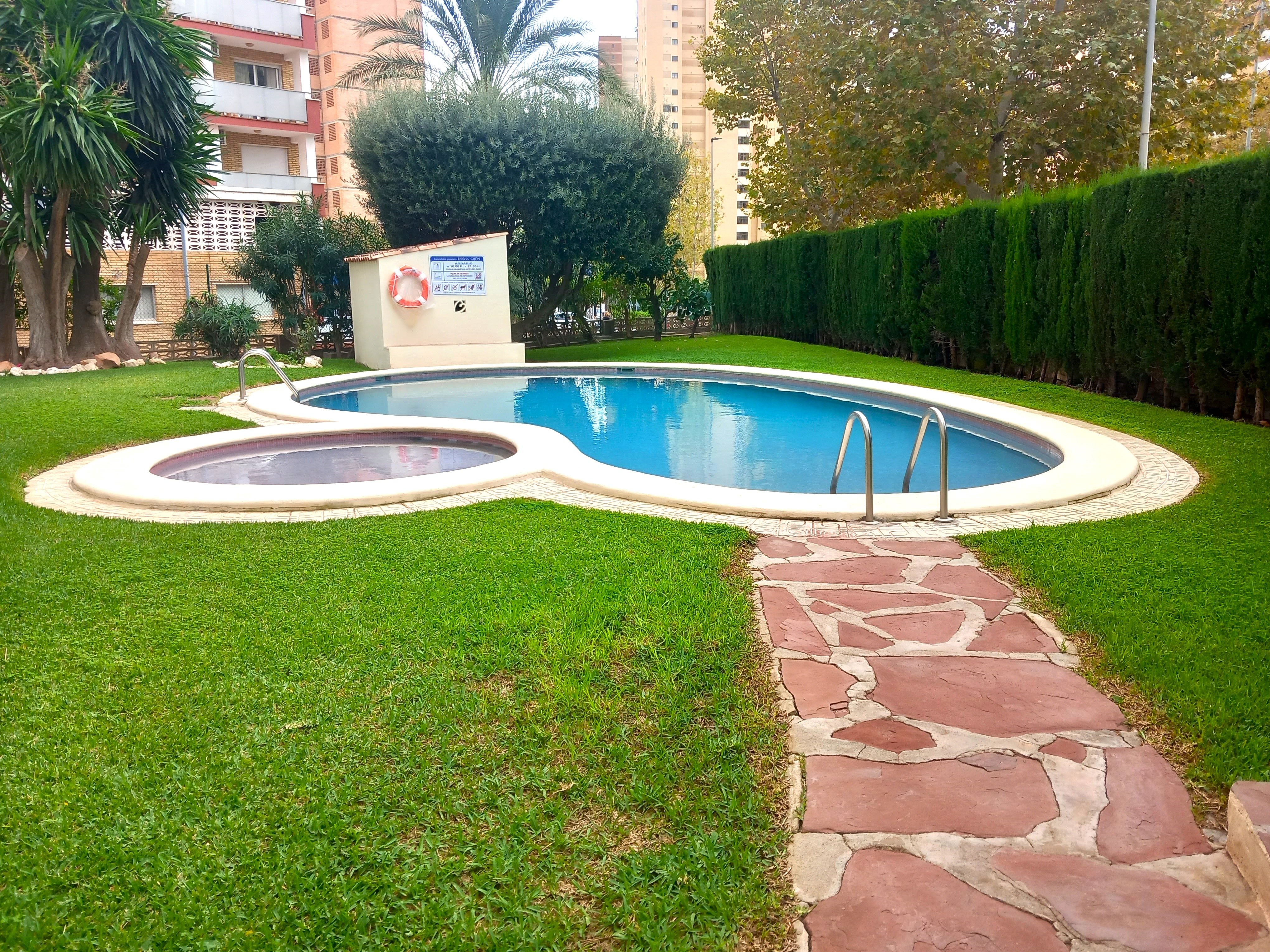 Swimming pool of Flat for sale in Benidorm  with Air Conditioner, Terrace and Community pool