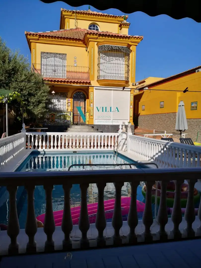 Piscina de Casa o xalet en venda en Alcalá de Guadaira amb Piscina