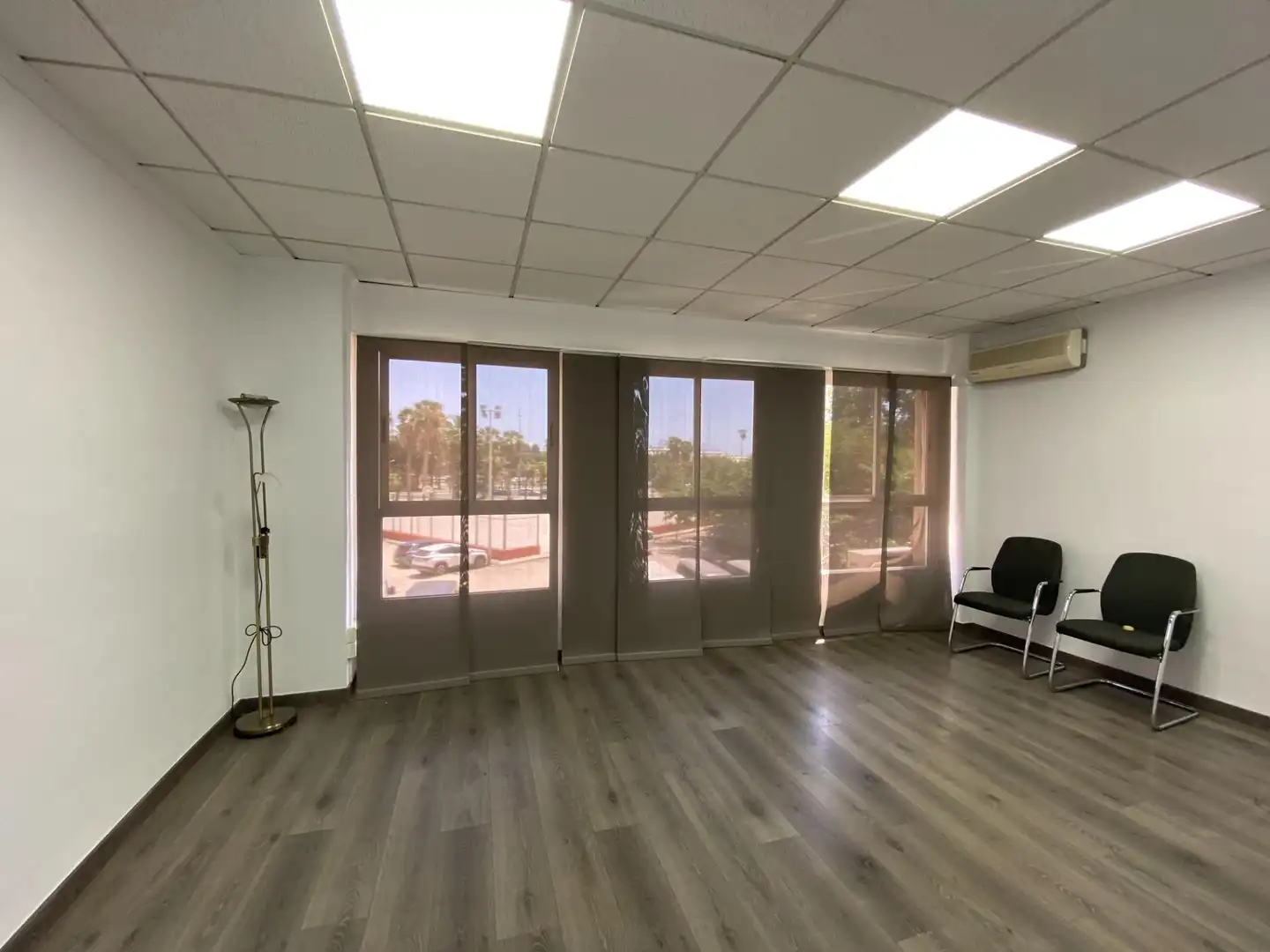 Büro zur Miete in Valencia mit Klimaanlage, Heizung und Terrasse