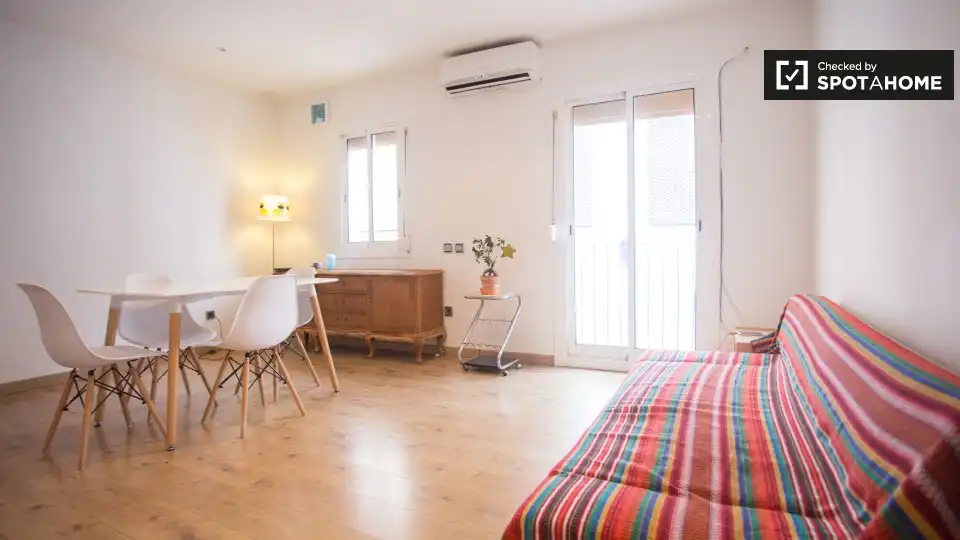 Schlafzimmer von Wohnung zur Miete in  Barcelona Capital mit Klimaanlage, Heizung und Möbliert