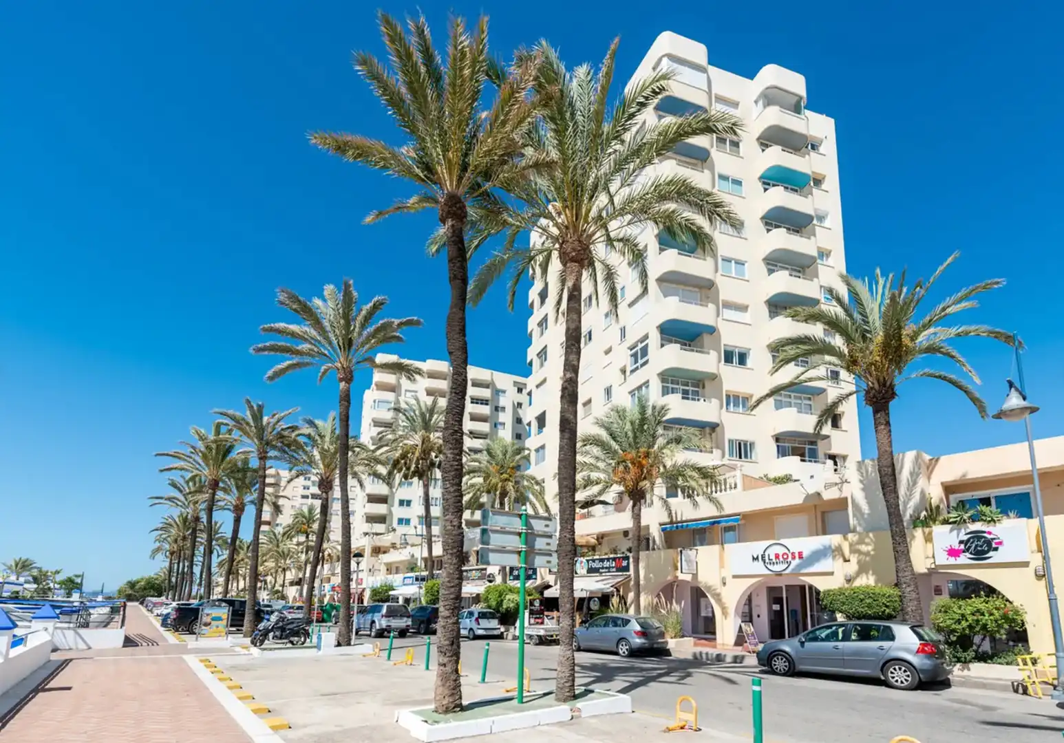 Exterior view of Flat for sale in Estepona  with Terrace, Furnished and Oven