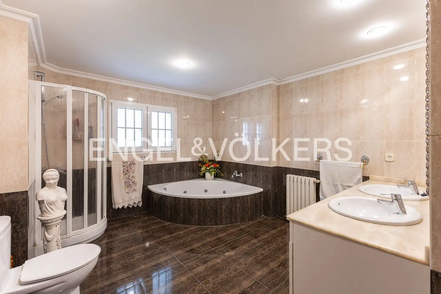 Bathroom of Houses for sale in Paterna  with Air Conditioner, Heating and Private garden