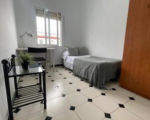 Bedroom of Apartment to share in  Sevilla Capital  with Air Conditioner, Oven and Washing machine