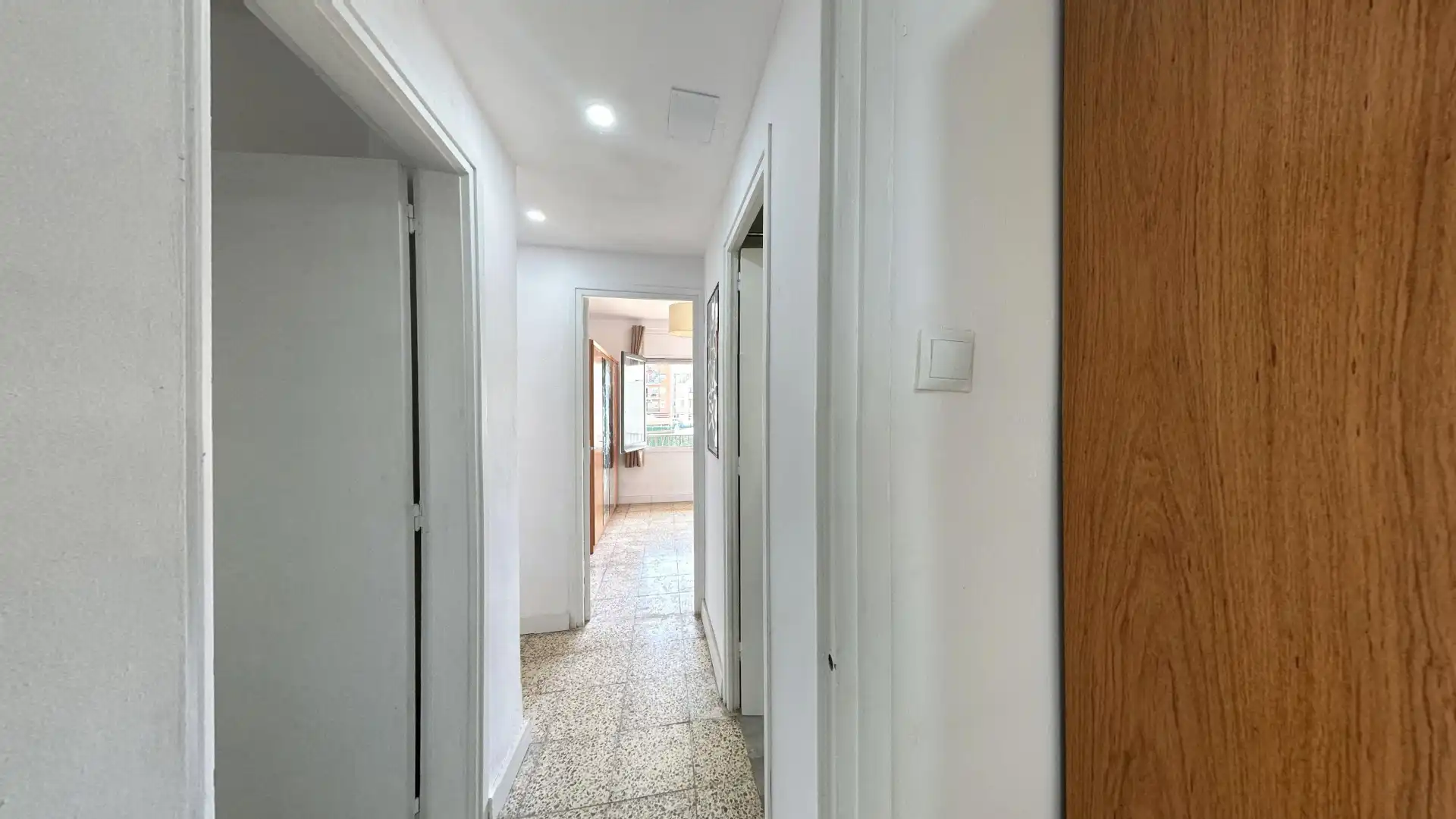 Piso en venta en Cornellà de Llobregat con Amueblado, Horno y Balcón