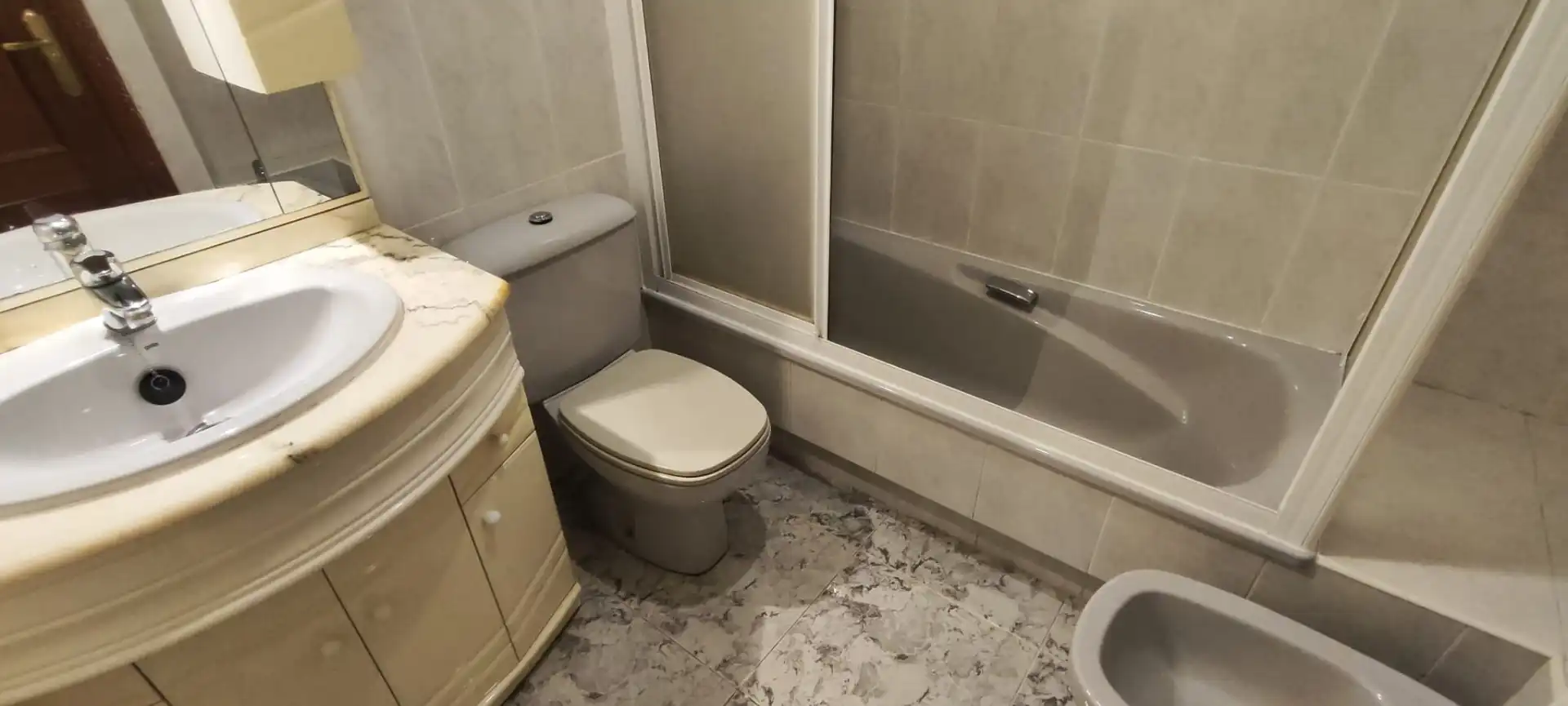 Badezimmer von Haus oder Chalet zum Verkauf in Torrelavega  mit Heizung, Privatgarten und Terrasse