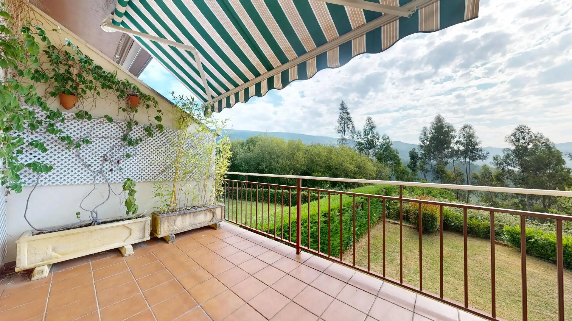 Terraza de Casa adosada en venta en Zalla  con Calefacción, Jardín privado y Terraza