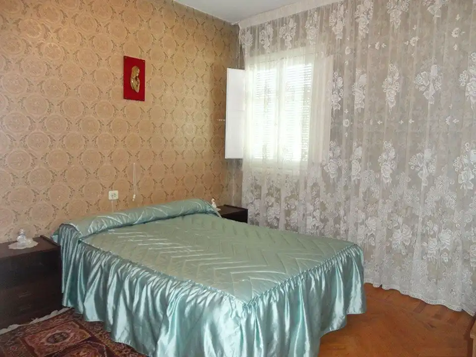 Schlafzimmer von Einfamilien-Reihenhaus zum Verkauf in Salas de los Infantes mit Heizung und Privatgarten