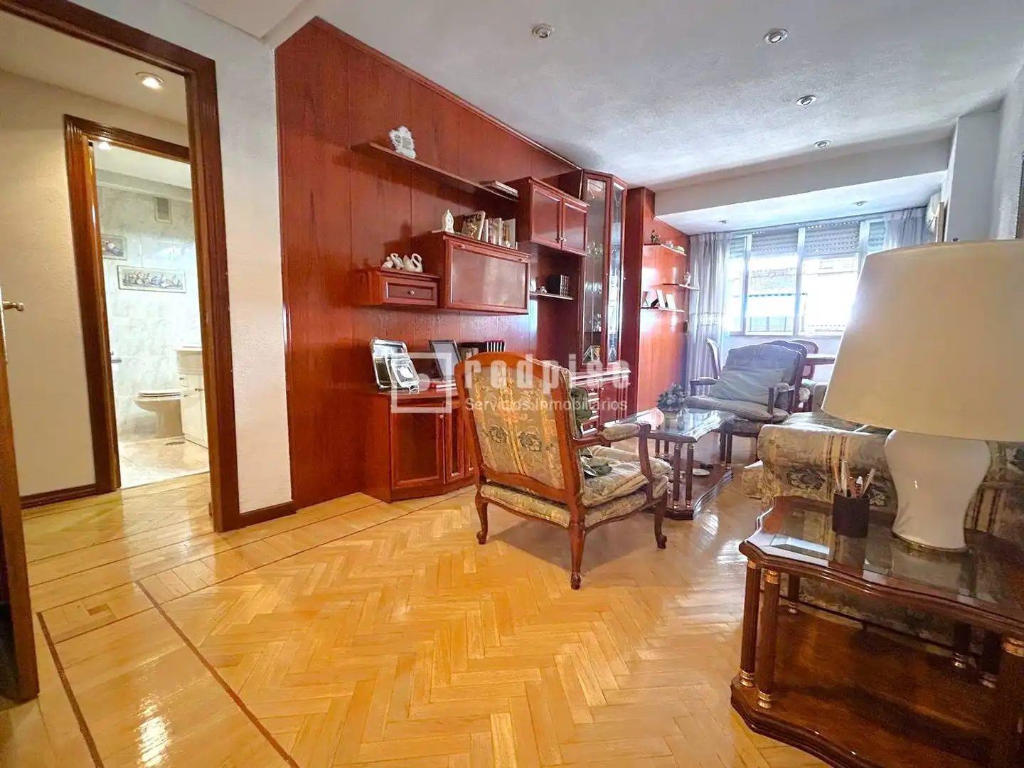 Sala d'estar de Pis en venda en Madrid amb Calefacció, Parquet i Terrassa