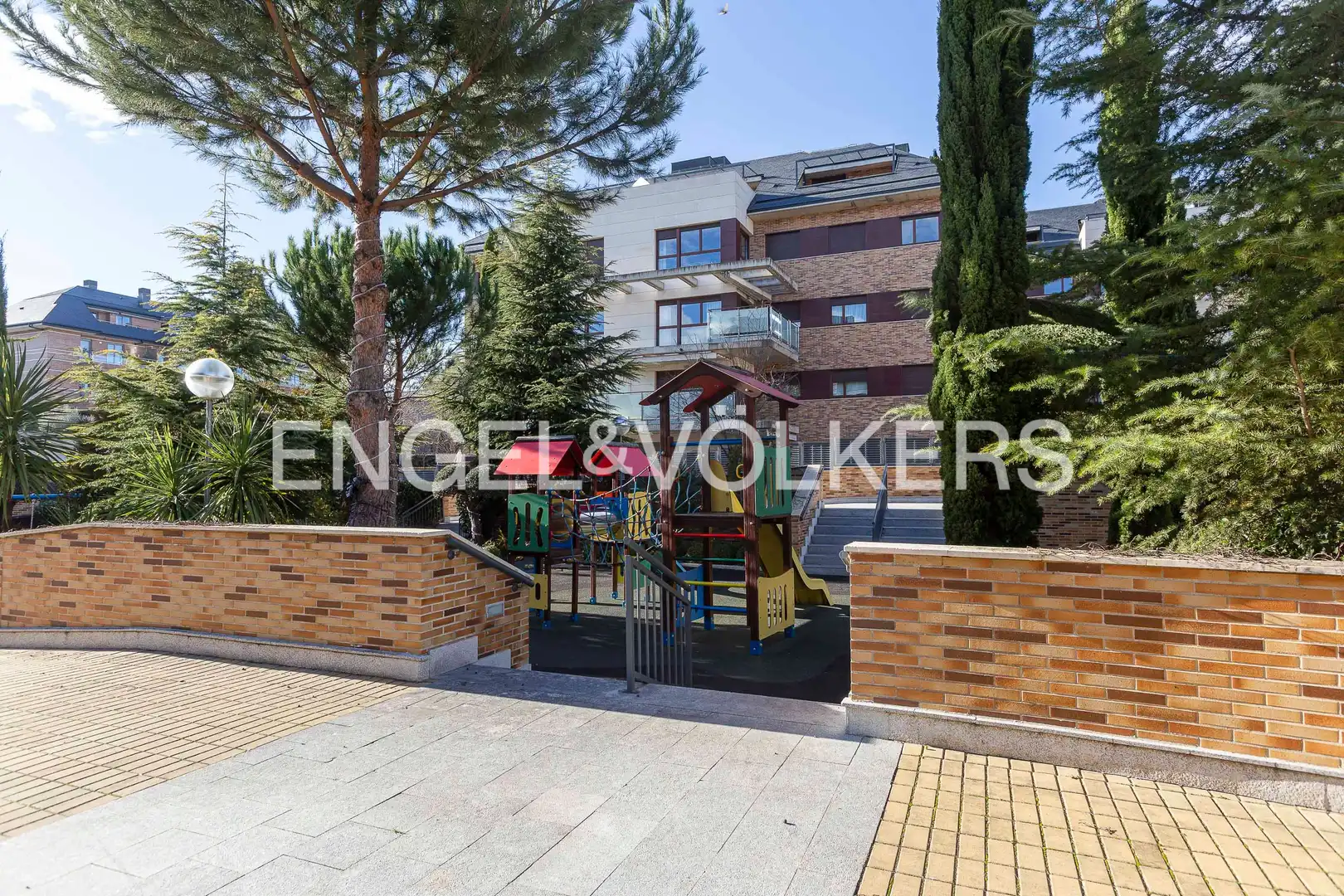 Terraza de Ático de alquiler en Zona Monte El Pilar