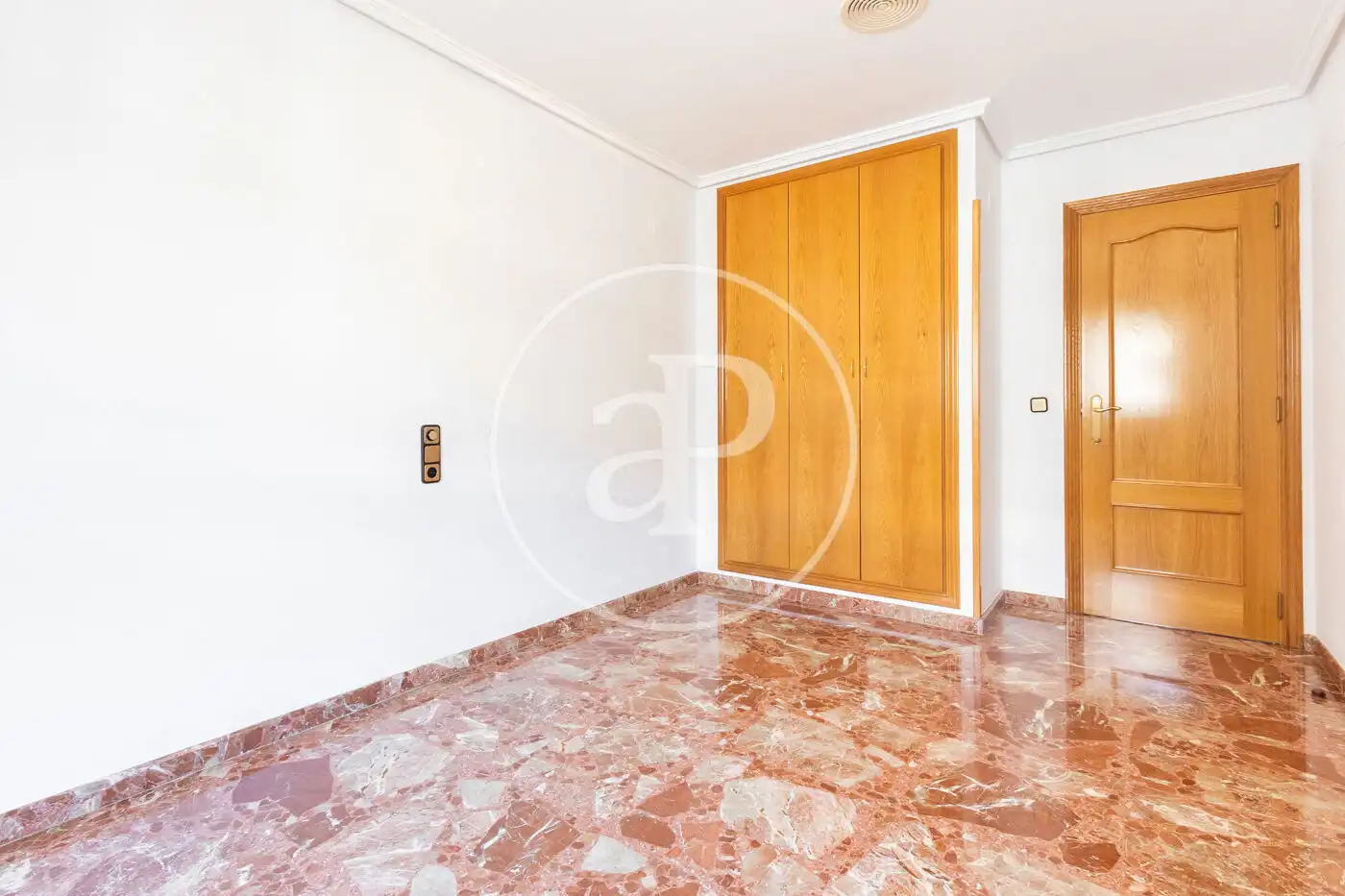 Flat for rent in Valencia  with Air Conditioner, Heating and Furnished
