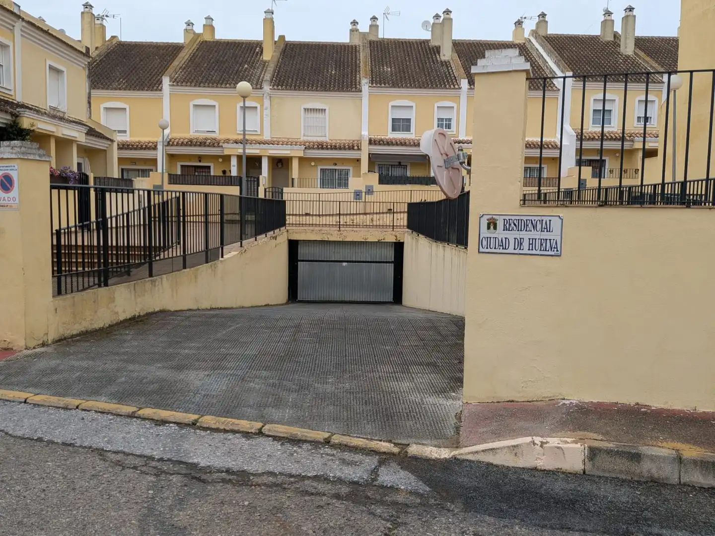 Parking de Casa adosada en venta en Aznalcázar con Aire acondicionado y Terraza