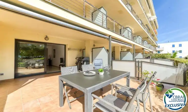 Terrassa de Planta baixa en venda en Roses amb Calefacció, Moblat i Piscina comunitària
