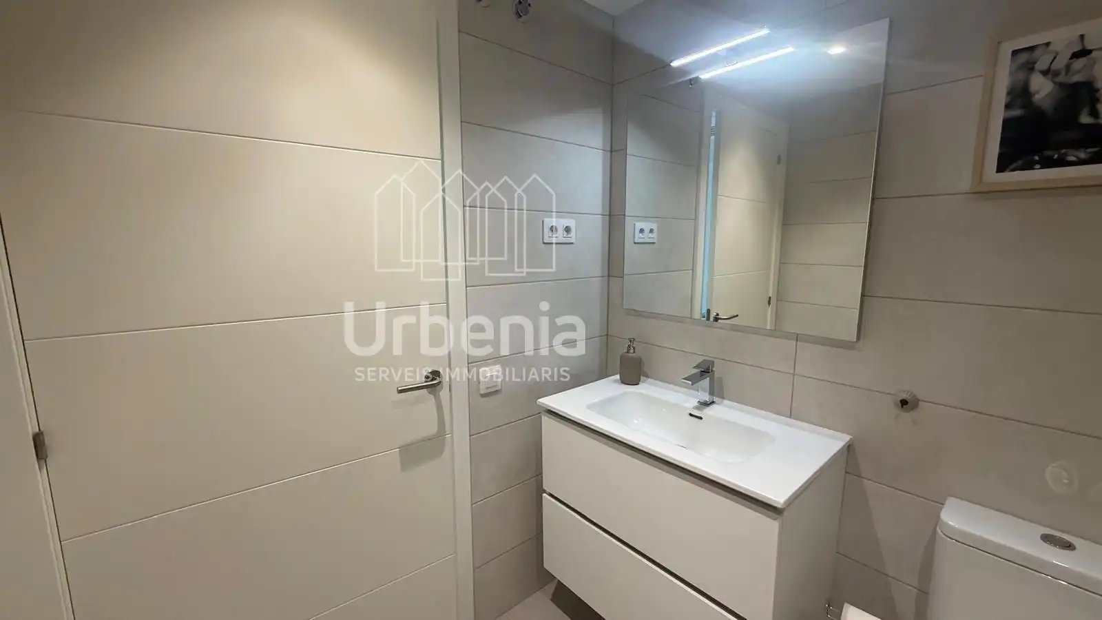 Baño de Piso de alquiler en Mataró con Aire acondicionado, Calefacción y Terraza
