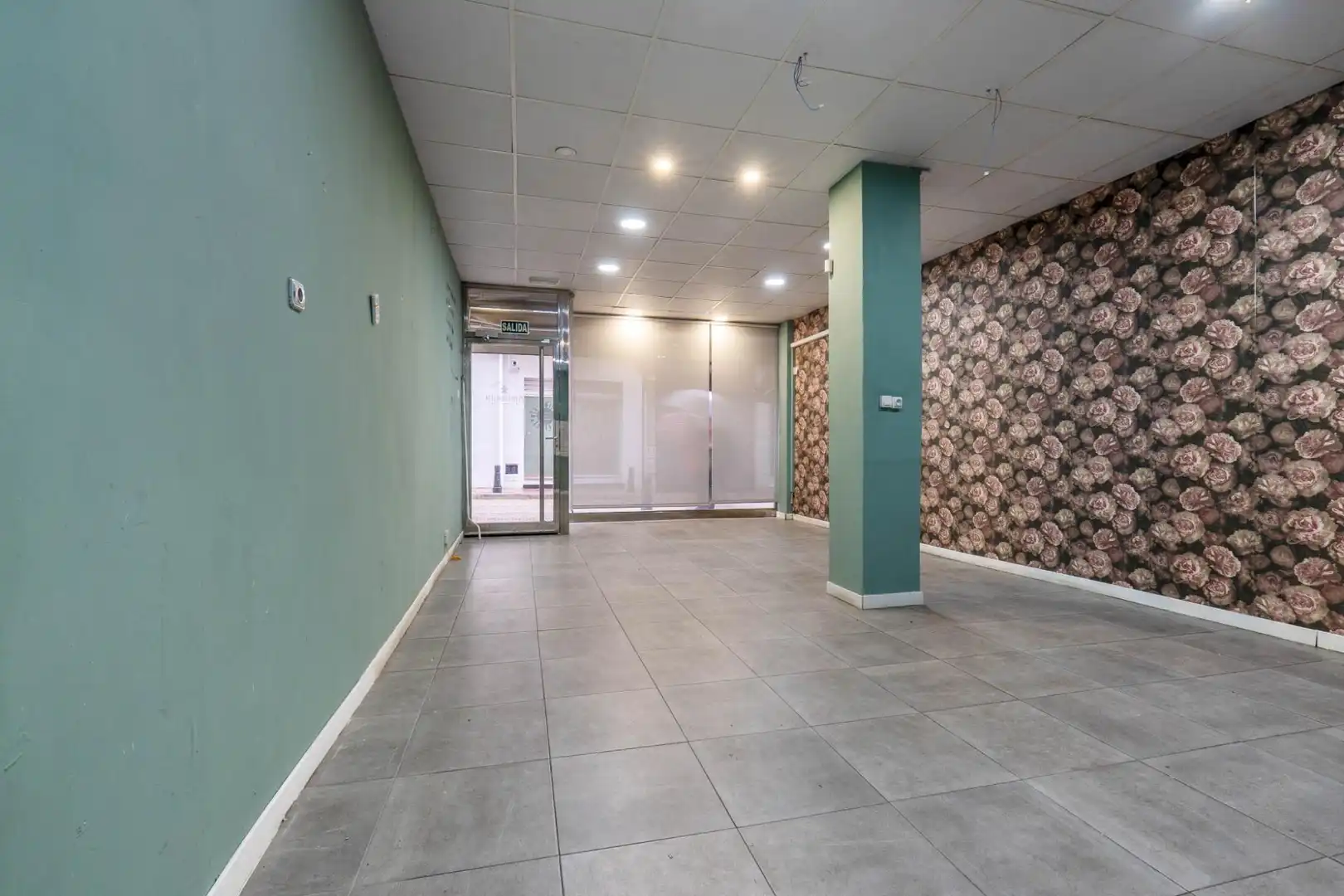 Local en venta en Armilla con Aire acondicionado