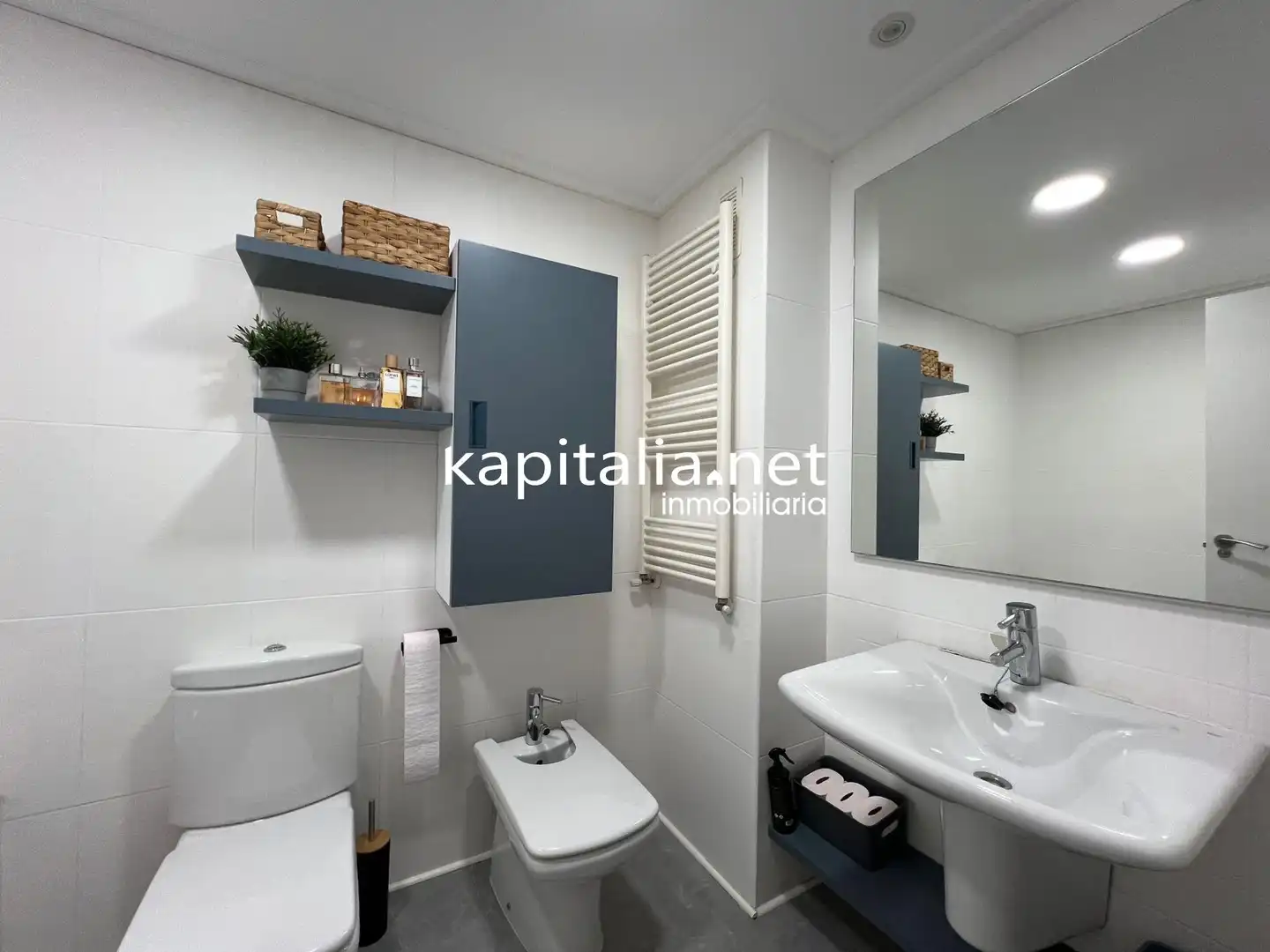 Bathroom of Flat for sale in Ontinyent  with Air Conditioner, Heating and Storage room