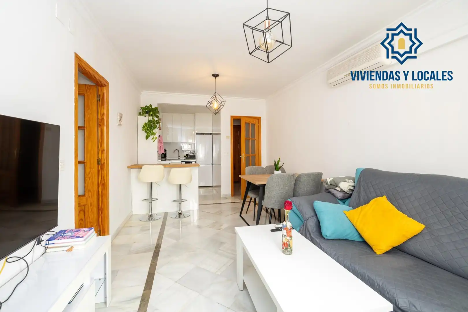Sala de estar de Piso en venta en La Zubia con Calefacción y Balcón