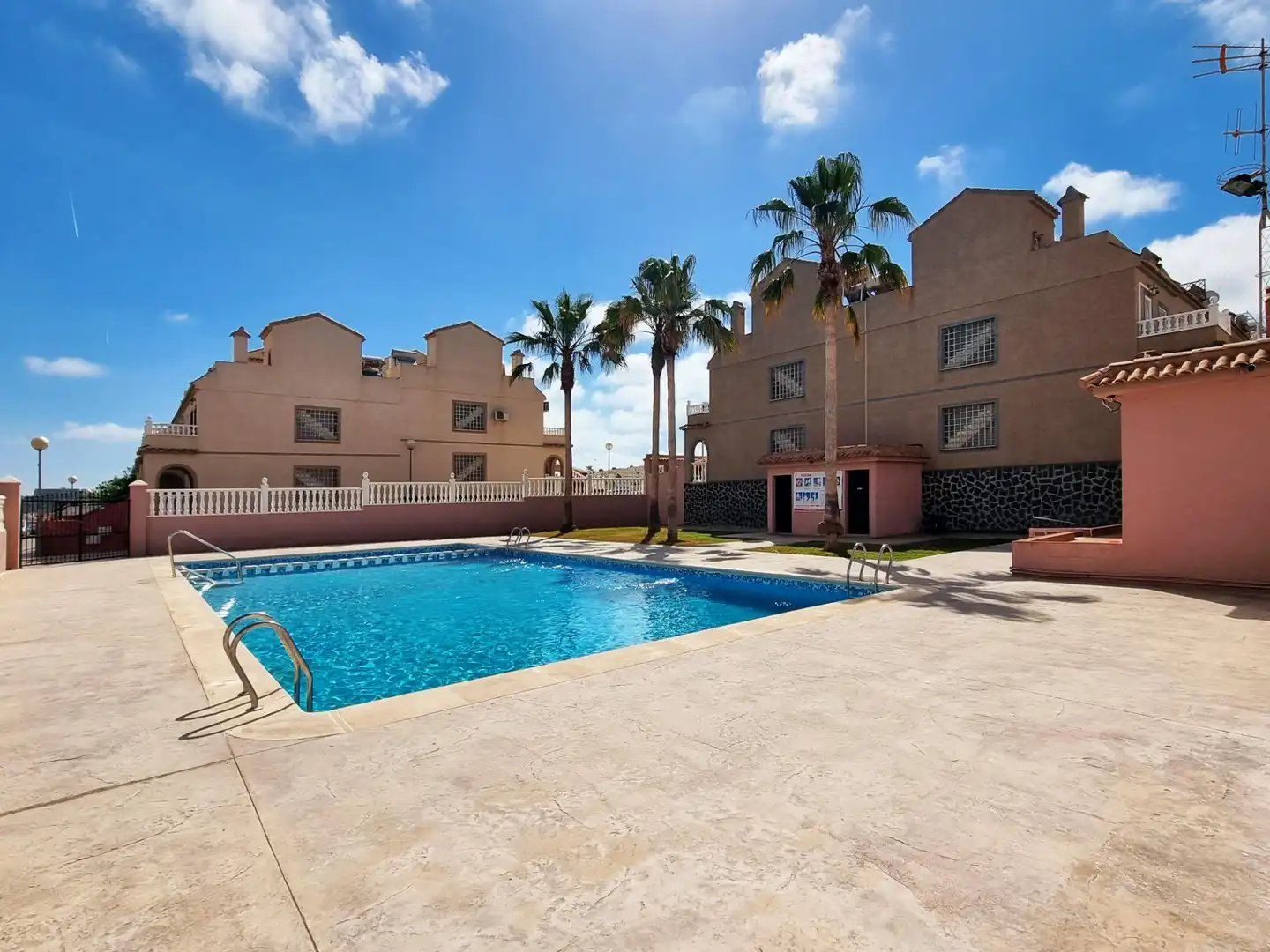Swimming pool of Houses for rent in Santa Pola  with Air Conditioner, Heating and Private garden