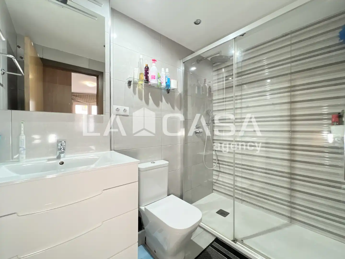 Bathroom of Flat for sale in Badalona  with Heating, Terrace and Storage room