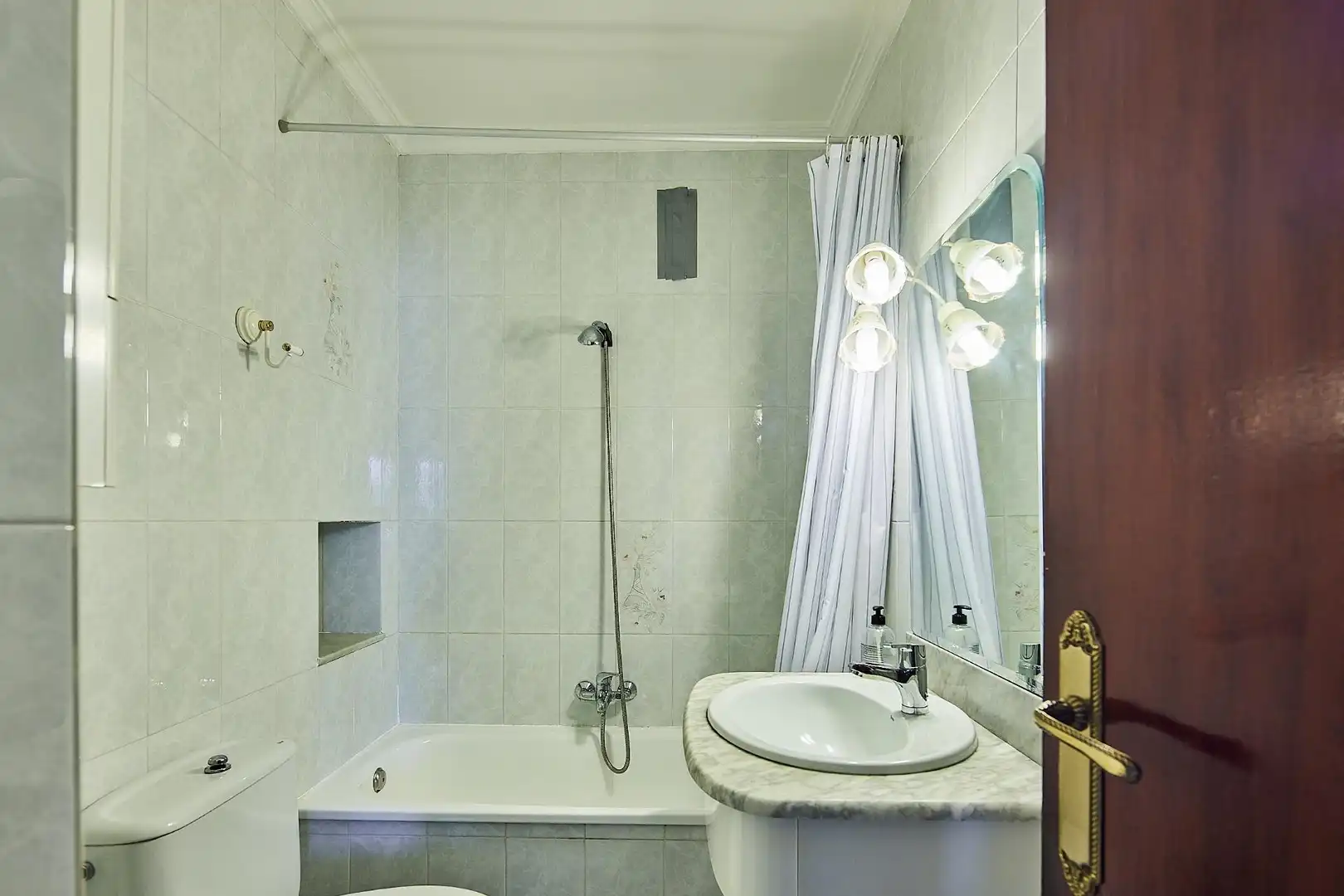 Bathroom of Flat for sale in Cádiz