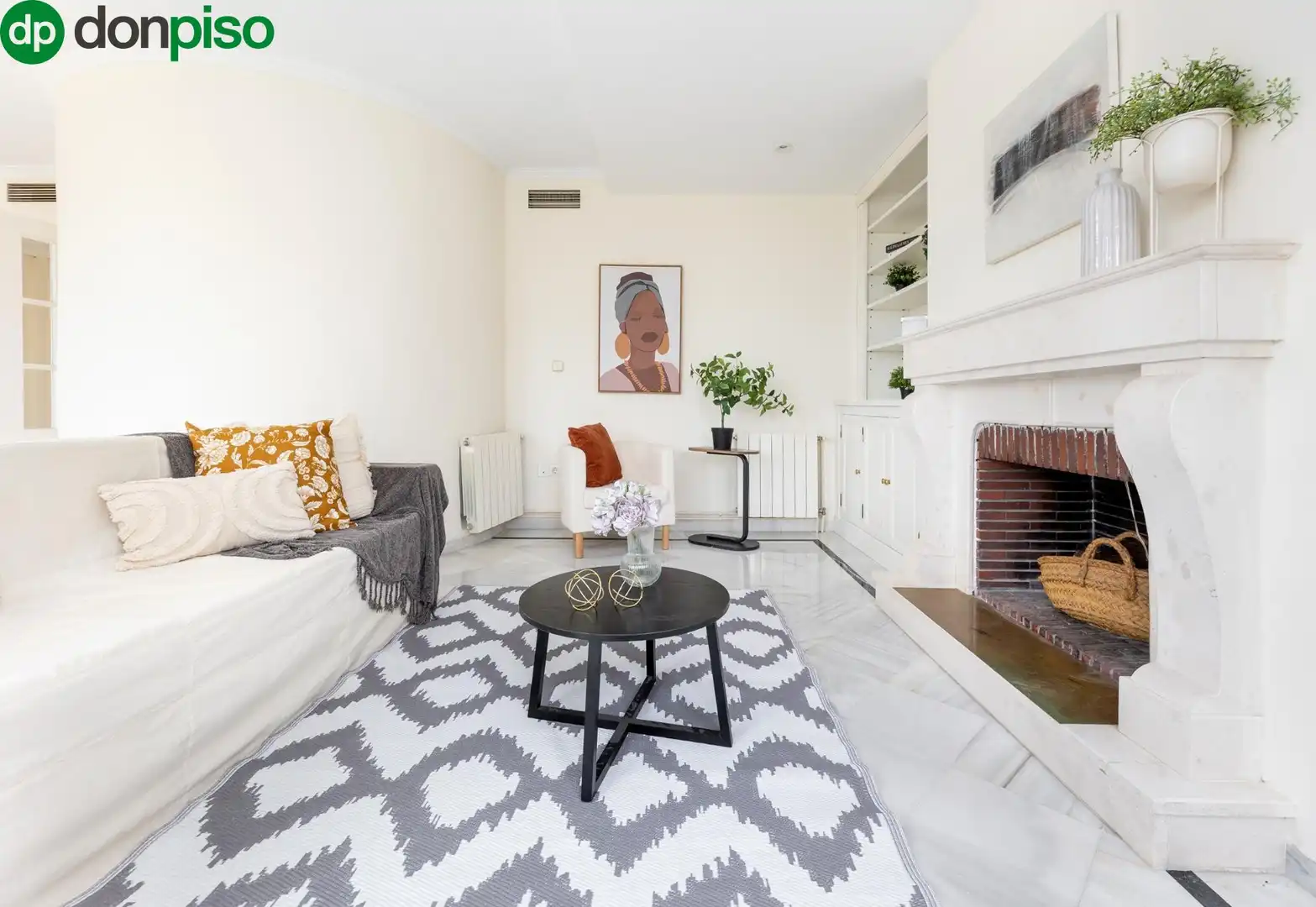 Sala de estar de Casa o chalet en venta en Granada con Aire acondicionado, Calefacción y Jardín privado