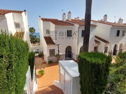 Vista exterior de Casa adosada en venda en Mijas amb Terrassa, Piscina i Moblat