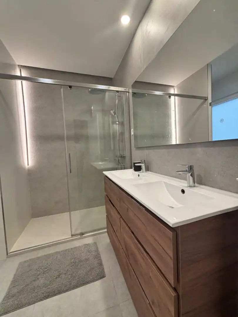 Bathroom of Flat for rent in Madrid  with Air Conditioner, Heating and Furnished