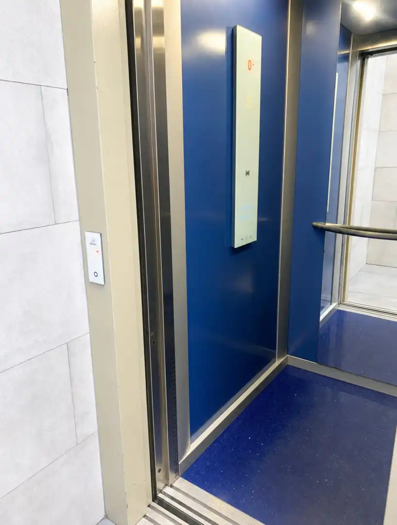 Flat with lift for sale in Calle ALCAZAR EL, imagen 3