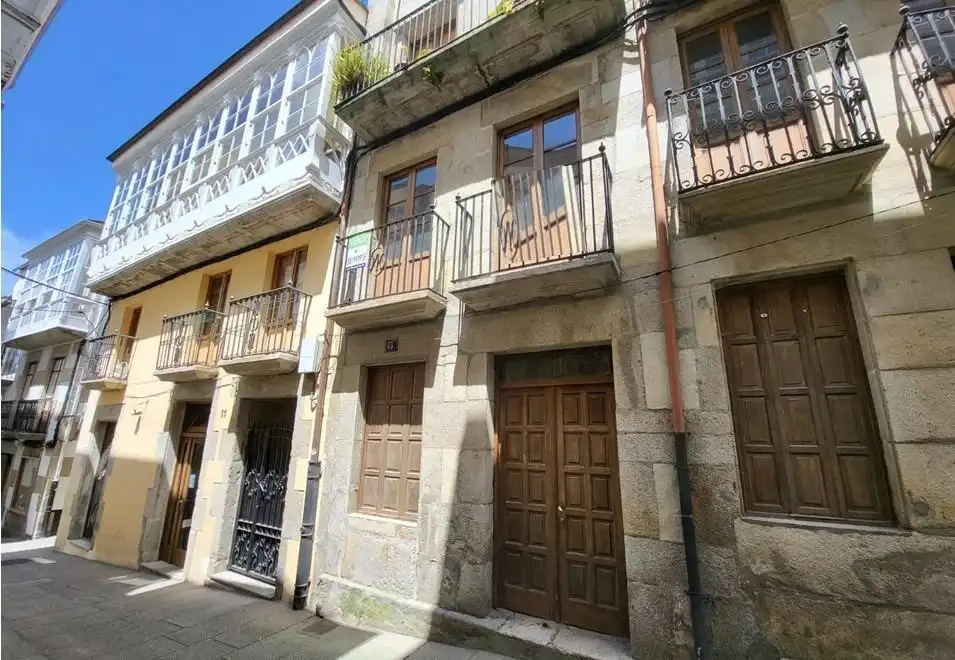 Vista exterior de Pis en venda en Viveiro amb Terrassa i Balcó