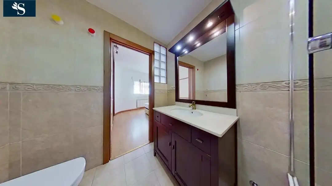 Bathroom of Flat for rent in Madrid  with Air Conditioner, Heating and Terrace