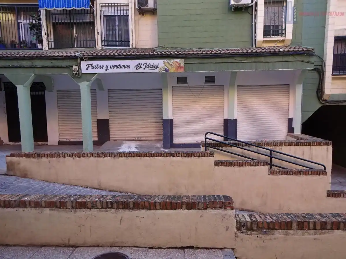 Local en venta en Granada