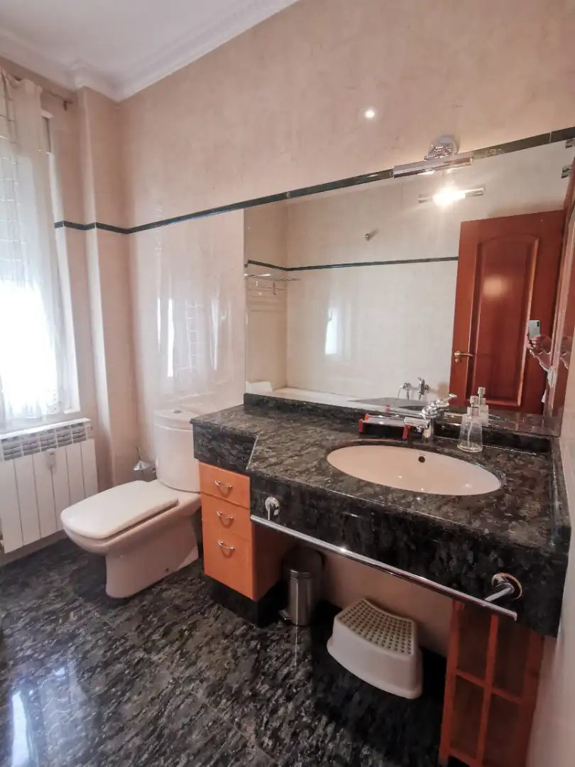 Bathroom of Flat for rent in Salamanca  with Heating, Parquet flooring and Furnished