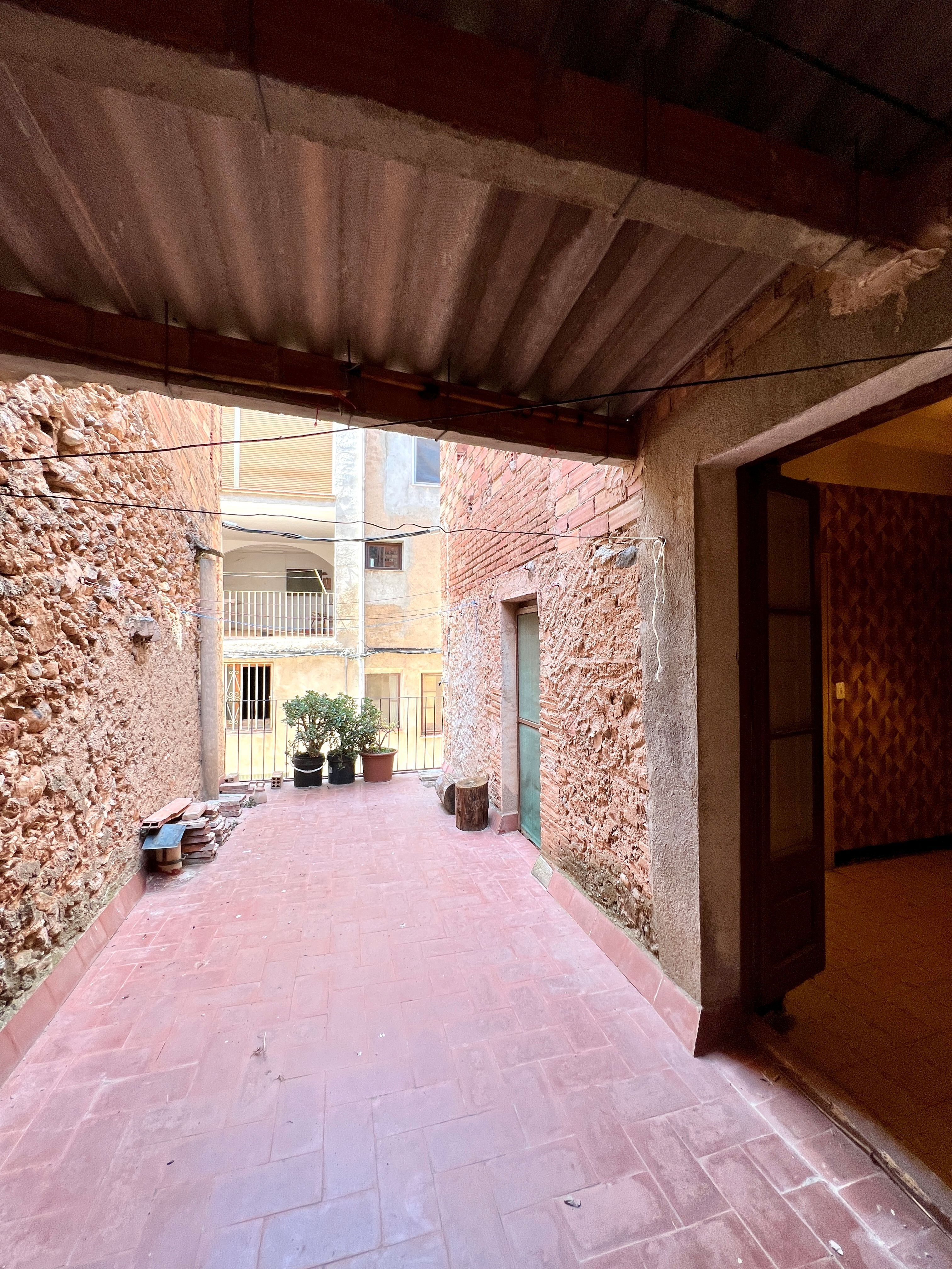 Vista exterior de Casa o xalet en venda en Mont-roig del Camp amb Traster i Balcó