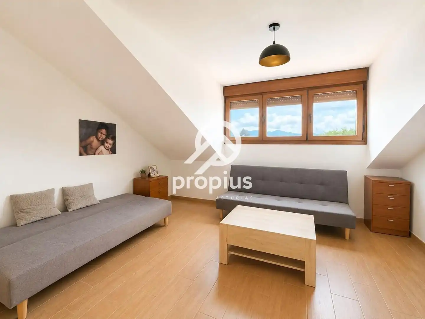 Wohnzimmer von Dachboden zum Verkauf in Llanes mit Abstellraum