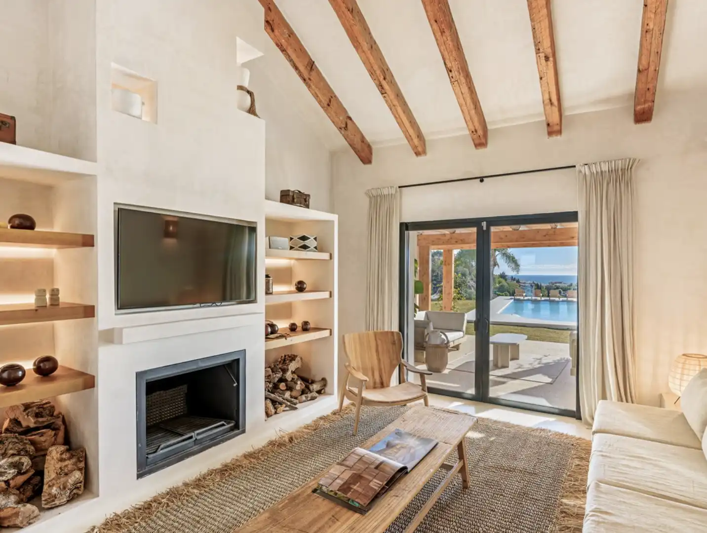 Sala d'estar de Casa o xalet en venda en Estepona amb Aire condicionat, Calefacció i Jardí privat