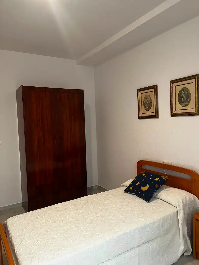 Habitación de Piso de alquiler en Zafra con Aire acondicionado, Amueblado y Lavadora